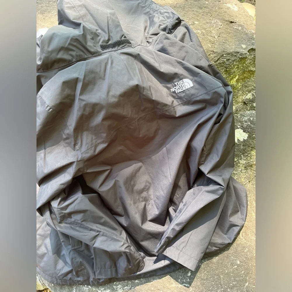 The Northface Men's Sz M 2024 Shell Jacket in Black Medium